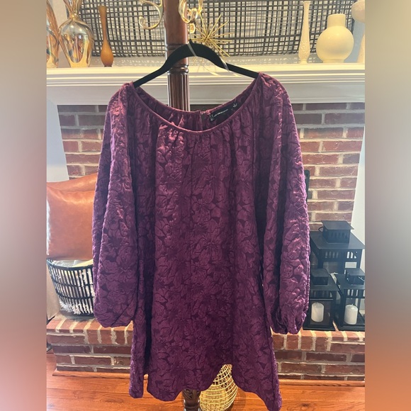 New York and Company size:Large Elegant Purple Textured Puff Sleeve Shift Dress - Picture 2 of 9